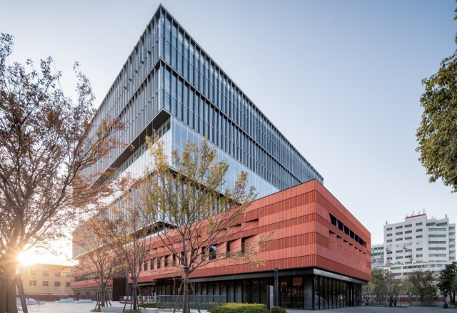 Full exterior view of Xīn Mín Vanke Center’s commercial architecture