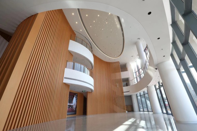 Interior lobby wall of Theatre YOUNG with vertical terracotta sunscreen elements