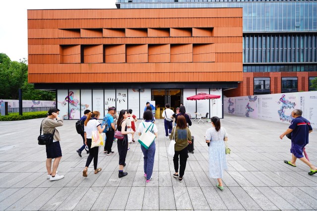 Creating High-End Office Spaces: The Role of Terracotta Facades in Xīn Mín Vanke Center