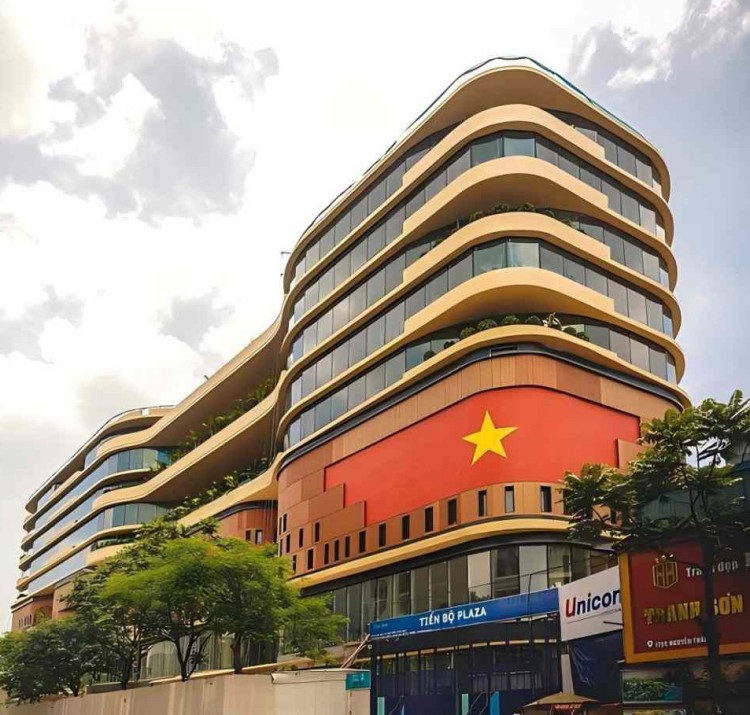 Vietnam’s Tiến Bộ Plaza: The Facade Art of Three-Tone Terracotta